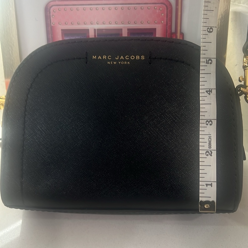 Marc Jacob’s EUC leather playback crossbody bag.  Travel purse removable strap. - Picture 5 of 13
